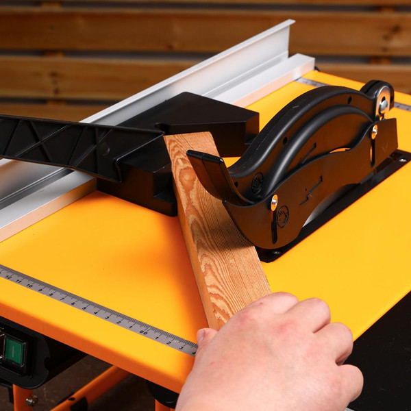 Циркулярный станок Deko DTS1600 / 084-1053