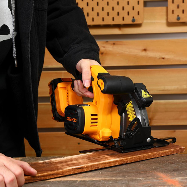 Дисковая пила Deko CS20 / 084-1154