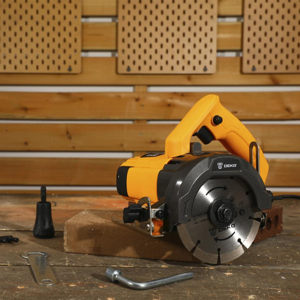 Дисковая пила Deko DKCS1450W / 084-1048