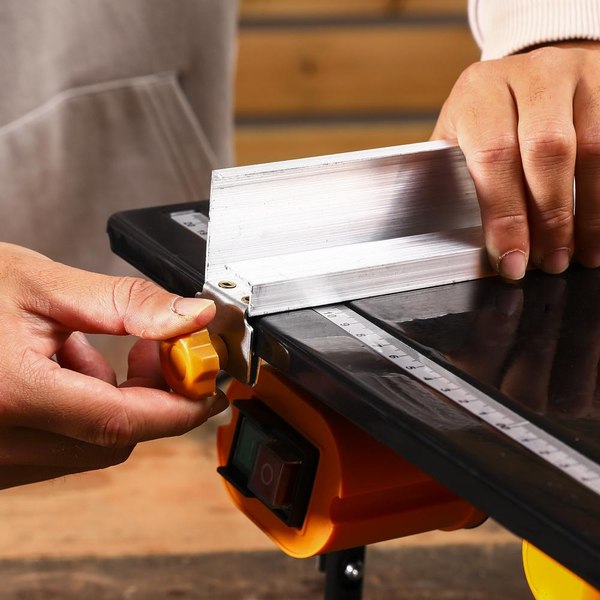 Циркулярный станок Deko DTS1100 / 084-1052