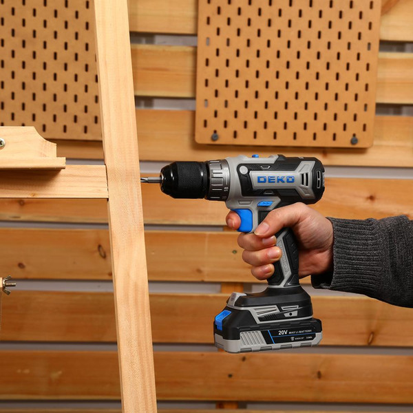 Аккумуляторная дрель-шуруповерт Deko ZKCD20V Pro / 084-1005