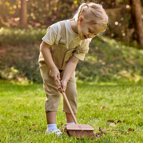 Щетка игрушечная Hape Садовод Метла / E5593_HP