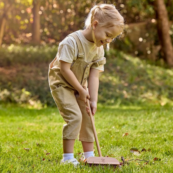 Щетка игрушечная Hape Садовод Метла / E5593_HP