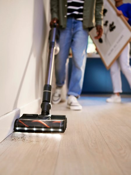 Вертикальный пылесос Philips XC7055/01