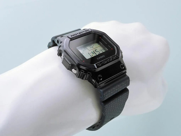Часы наручные мужские Casio DW-5600NNJ-2E