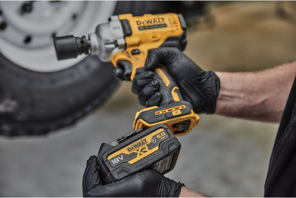 Профессиональный гайковерт DeWalt DCF892P2T