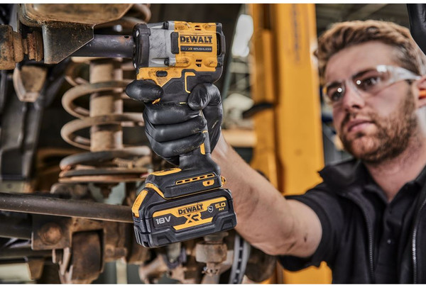 Профессиональный гайковерт DeWalt DCF921P2T