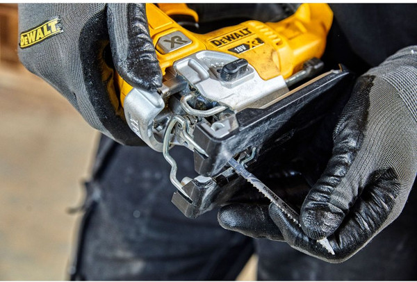 Профессиональный электролобзик DeWalt DCS334NT