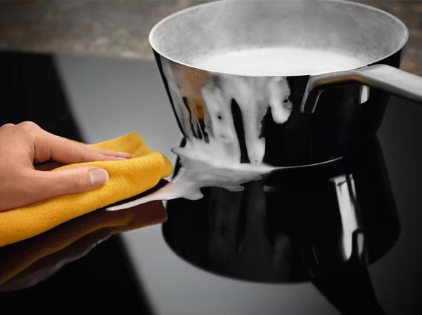 Индукционная варочная панель Electrolux LIB60424CK