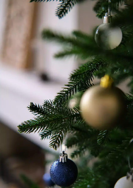 Ель искусственная Уральская ёлка и игрушка Уральская