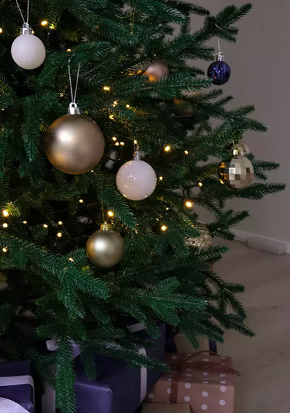 Ель искусственная Уральская ёлка и игрушка Уральская