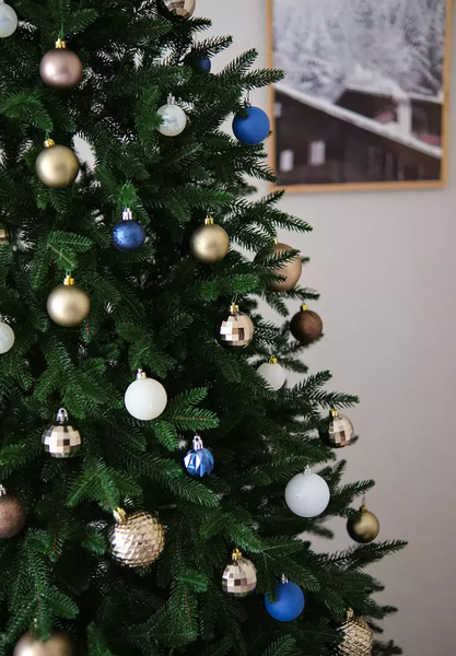 Ель искусственная Уральская ёлка и игрушка Лесная