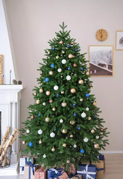 Ель искусственная Уральская ёлка и игрушка Европейская