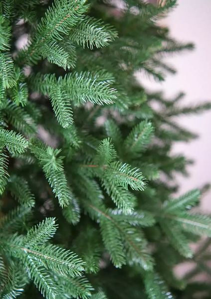 Ель искусственная Уральская ёлка и игрушка Европейская