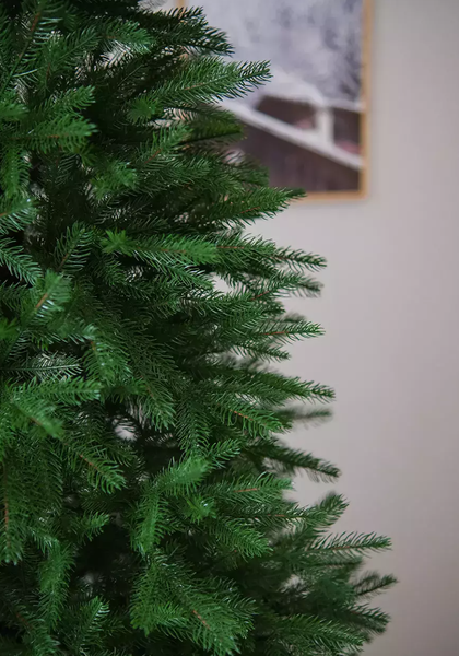 Ель искусственная Уральская ёлка и игрушка Восточная