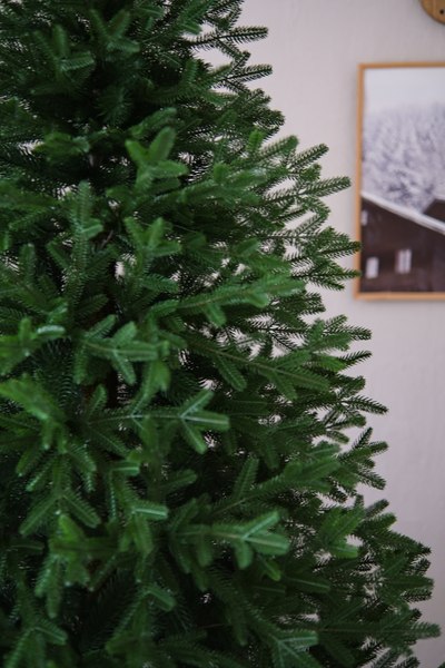 Ель искусственная Уральская ёлка и игрушка Свердловская