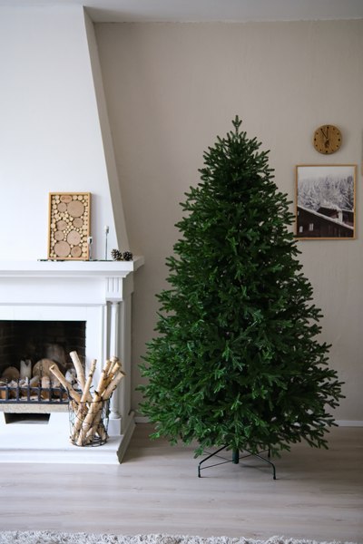 Ель искусственная Уральская ёлка и игрушка Свердловская