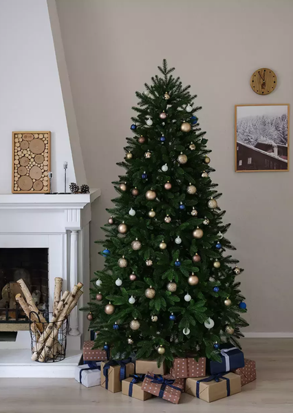 Ель искусственная Уральская ёлка и игрушка Моника