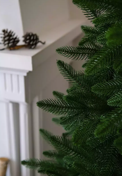 Ель искусственная Уральская ёлка и игрушка Моника