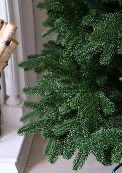 Ель искусственная Уральская ёлка и игрушка Сибирская