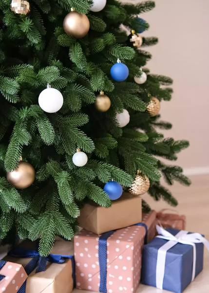 Ель искусственная Уральская ёлка и игрушка Сибирская