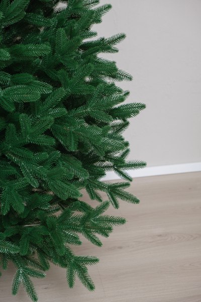 Ель искусственная Уральская ёлка и игрушка Невьянская