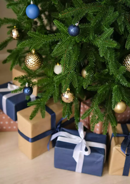 Ель искусственная Уральская ёлка и игрушка Екатерина