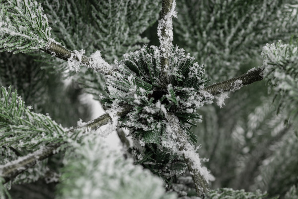 Ель искусственная Ёлушка Уральская заснеженная / ЕУРАЛЗ 18