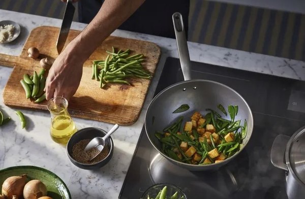 Вок Fiskars All Steel / 1064747