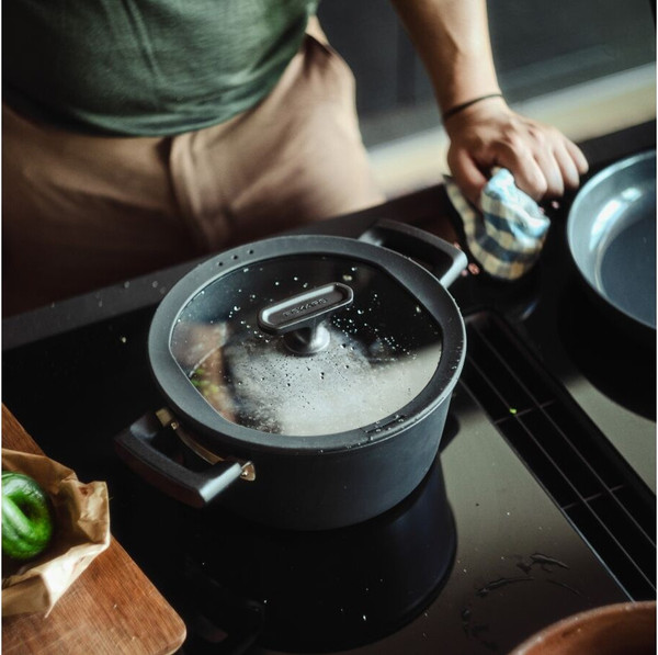 Кастрюля Fiskars Hard Face / 1075526