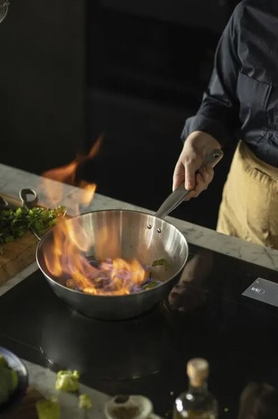 Вок Fiskars All Steel Pure / 1065629