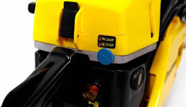 Бензопила цепная Champion A251-15 + подарочный набор