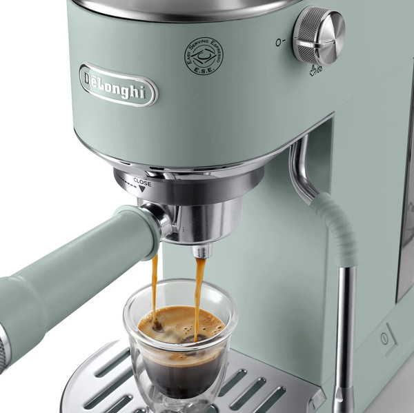 Кофеварка эспрессо DeLonghi EC890.GR