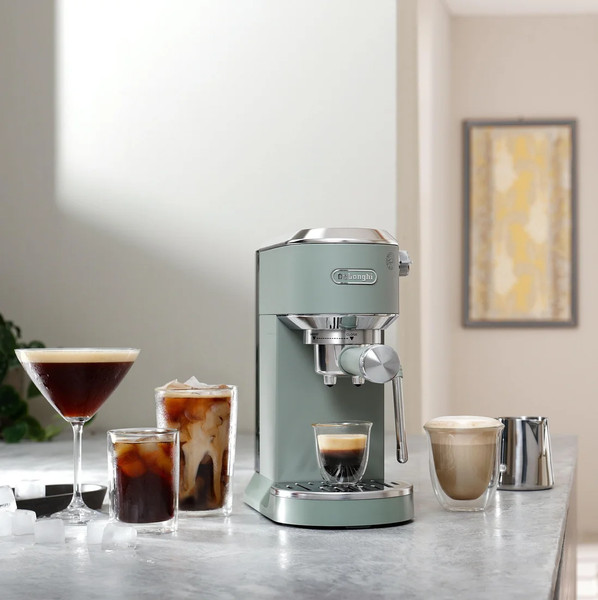 Кофеварка эспрессо DeLonghi EC890.GR