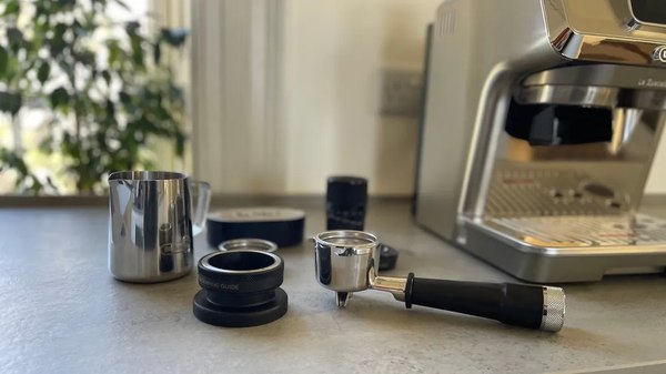 Кофеварка эспрессо DeLonghi EC9455.M