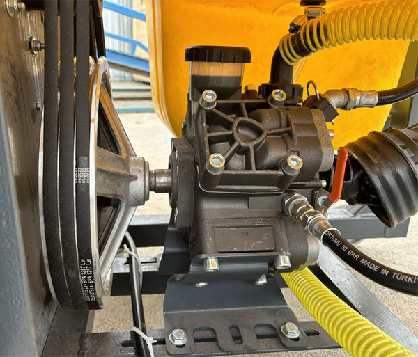 Опрыскиватель навесной Rossel 600S