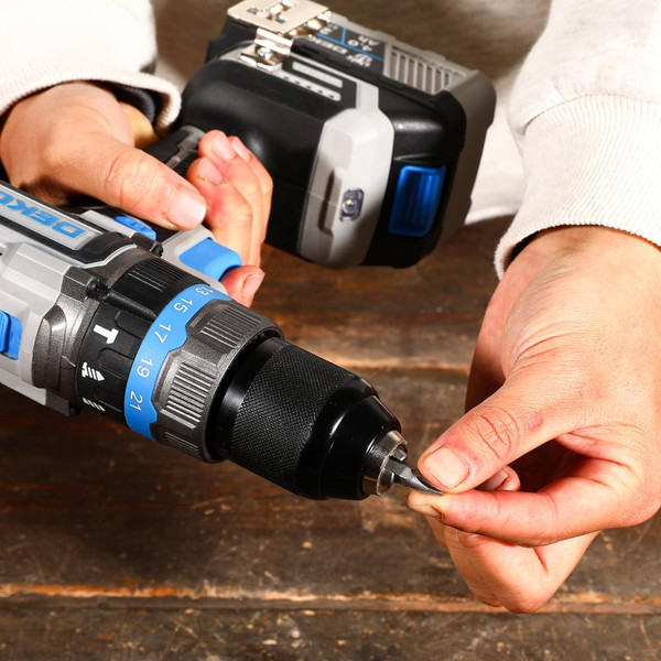 Аккумуляторная дрель-шуруповерт Deko DKCID20 / 063-4456