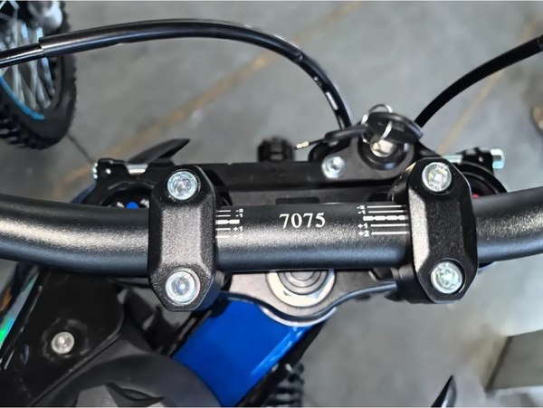 Мотоцикл AVM Stormax 300