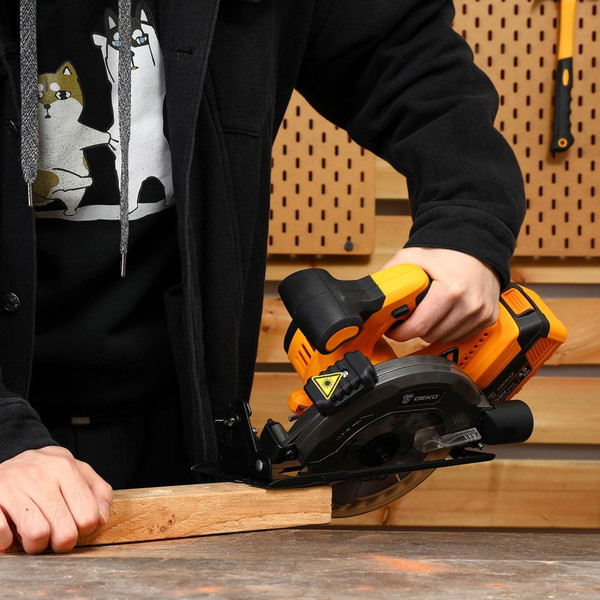 Дисковая пила Deko DKCS20DA / 085-1155