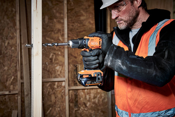 Профессиональная дрель-шуруповерт AEG Powertools BS18G4-201C (4935499174)