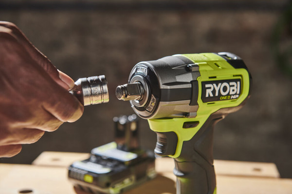 Аккумуляторный гайковерт Ryobi RIW18C-0 (5133005898)