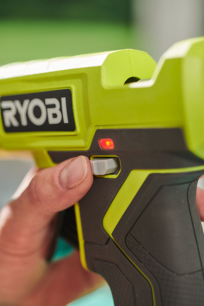 Клеевой пистолет Ryobi RGLU18-0 / 5133005717