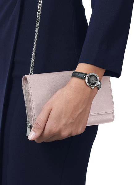 Часы наручные женские Tissot T152.010.16.038.00