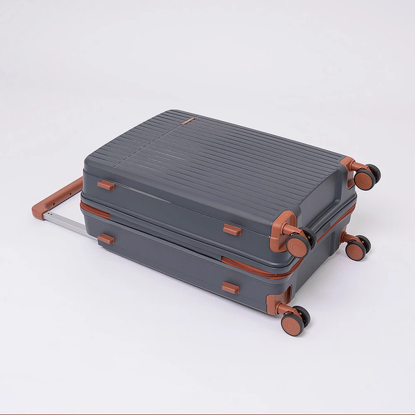 Чемодан на колесах Valigetti 344-8050/2-24GBW