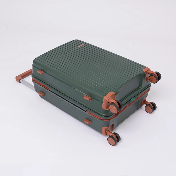 Чемодан на колесах Valigetti 344-8050/2-24GNB