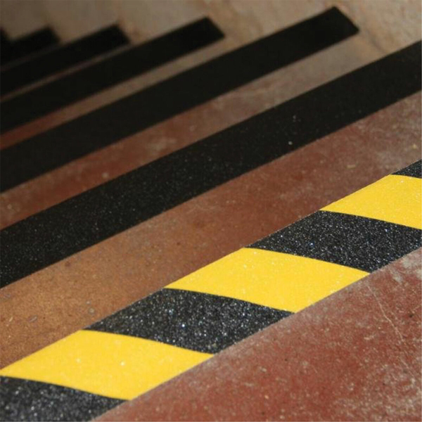 Скотч противоскользящий Brauberg 25ммx5м / 606773