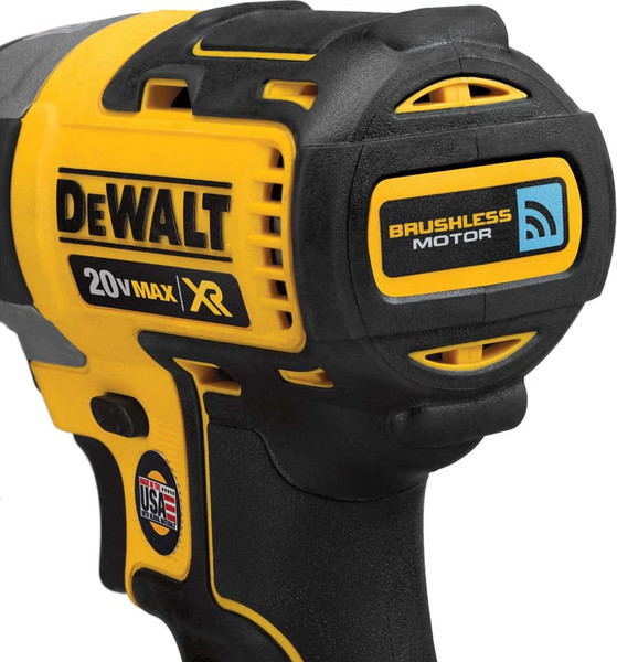 Профессиональный шуруповерт DeWalt DCF888B