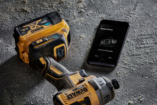 Профессиональный шуруповерт DeWalt DCF888B