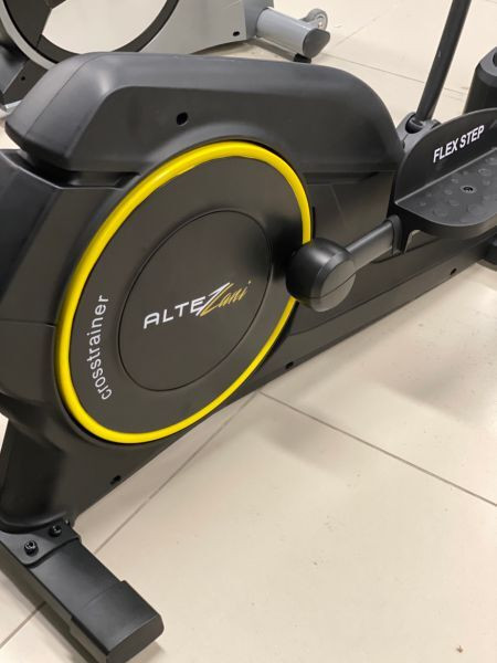 Эллиптический тренажер Altezani E 140