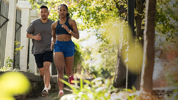 Умные часы Garmin Forerunner 570 47mm / 010-02971-02